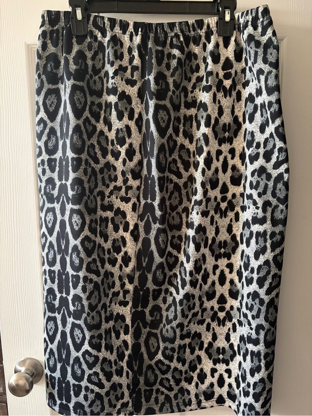 Black and White Leopard-Print Pencil Skirt